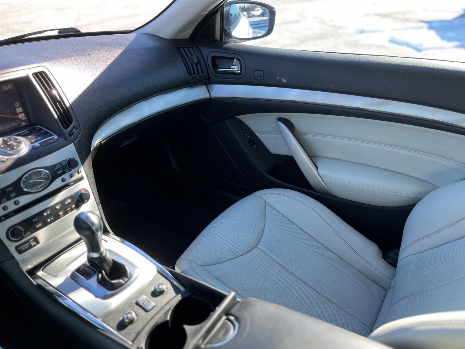 Used 2011 INFINITI G37 w/ Premium Pkg image 35