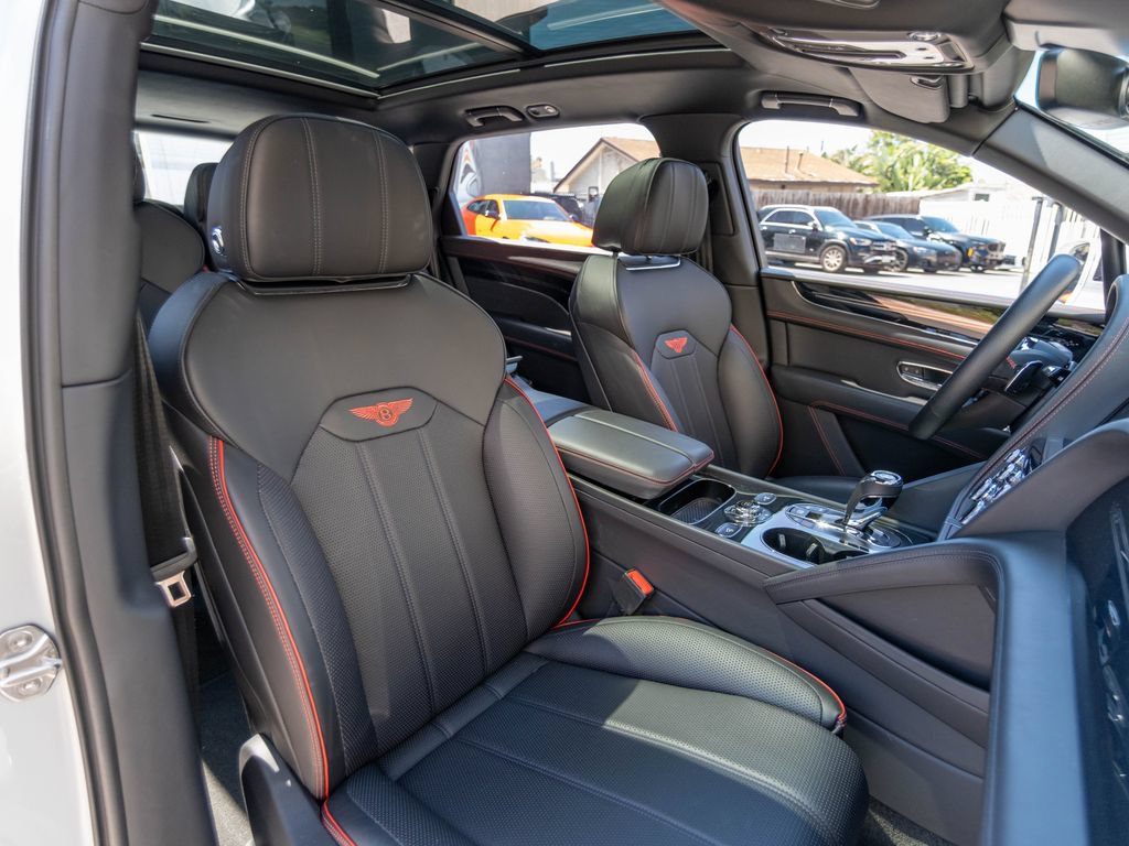 Used 2023 Bentley Bentayga Extended Wheelbase AWD/4WD image 30