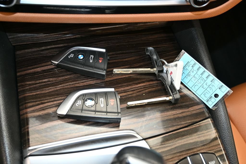 Used 2022 BMW 530i xDrive w/ Convenience Package AWD/4WD image 32