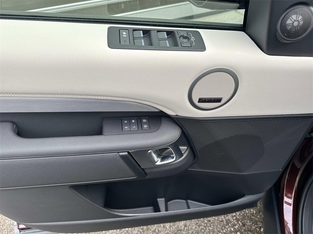 New 2026 Land Rover Discovery Limited Edition image 19
