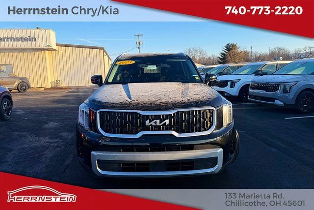Used 2024 Kia Telluride EX w/ EX Captain's Chair Package image 2