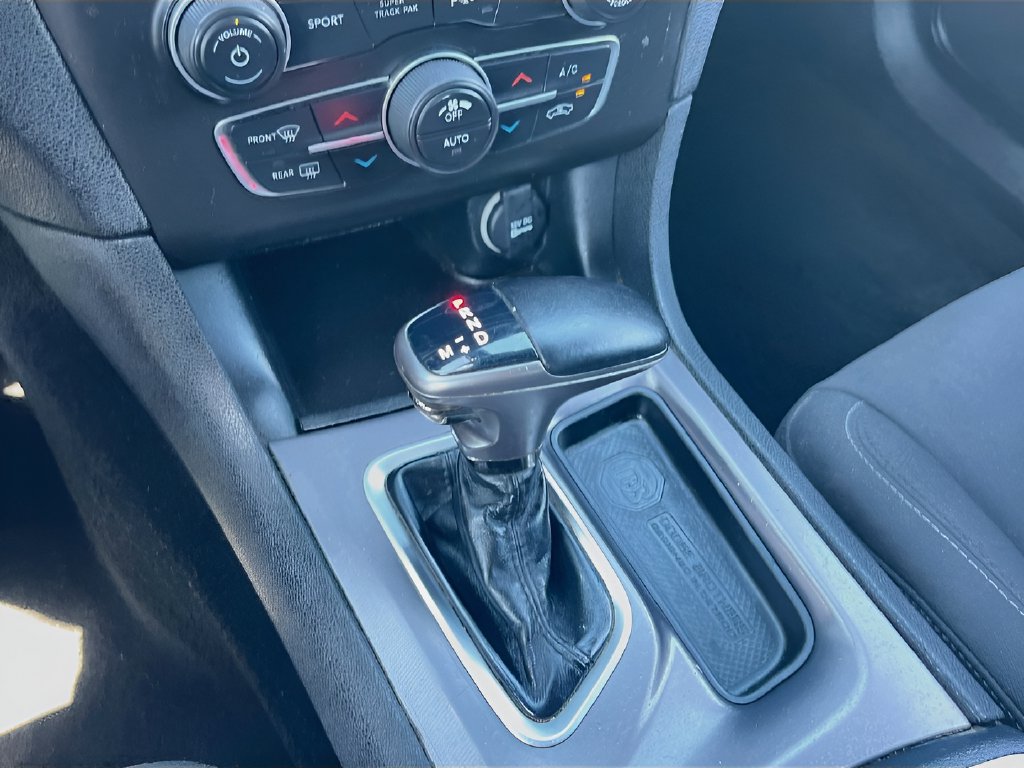 Used 2022 Dodge Charger R/T w/ Navigation & Travel Group RWD image 17