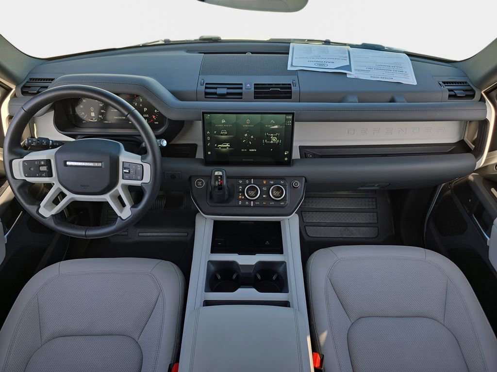 Used 2025 Land Rover Defender 90 X-Dynamic SE image 9