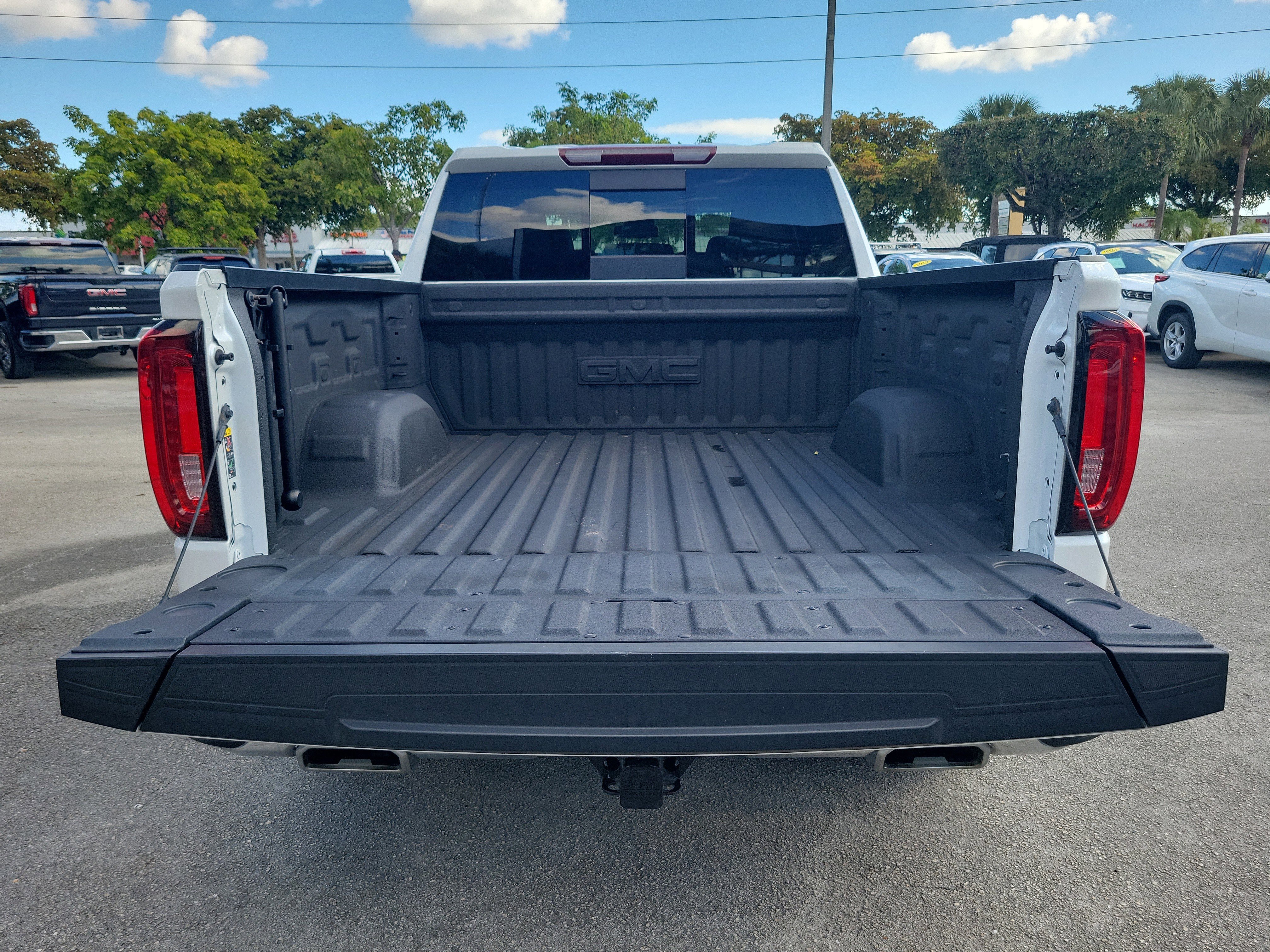 Used 2023 GMC Sierra 1500 SLT w/ SLT Premium Package image 5