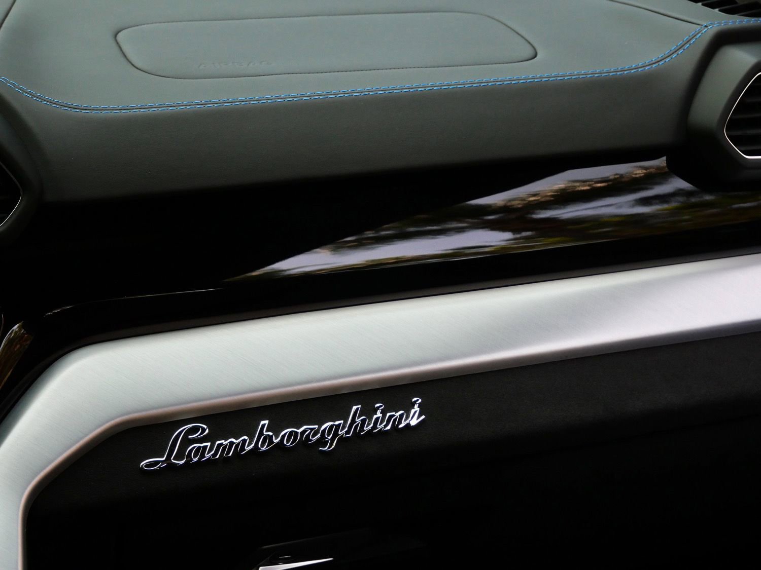 Used 2024 Lamborghini Urus S AWD/4WD image 23