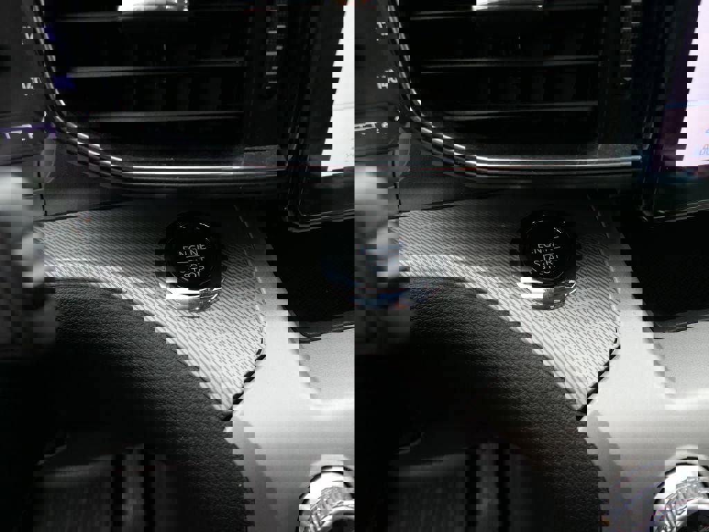 Used 2022 Ford Explorer XLT w/ Equipment Group 202A image 18