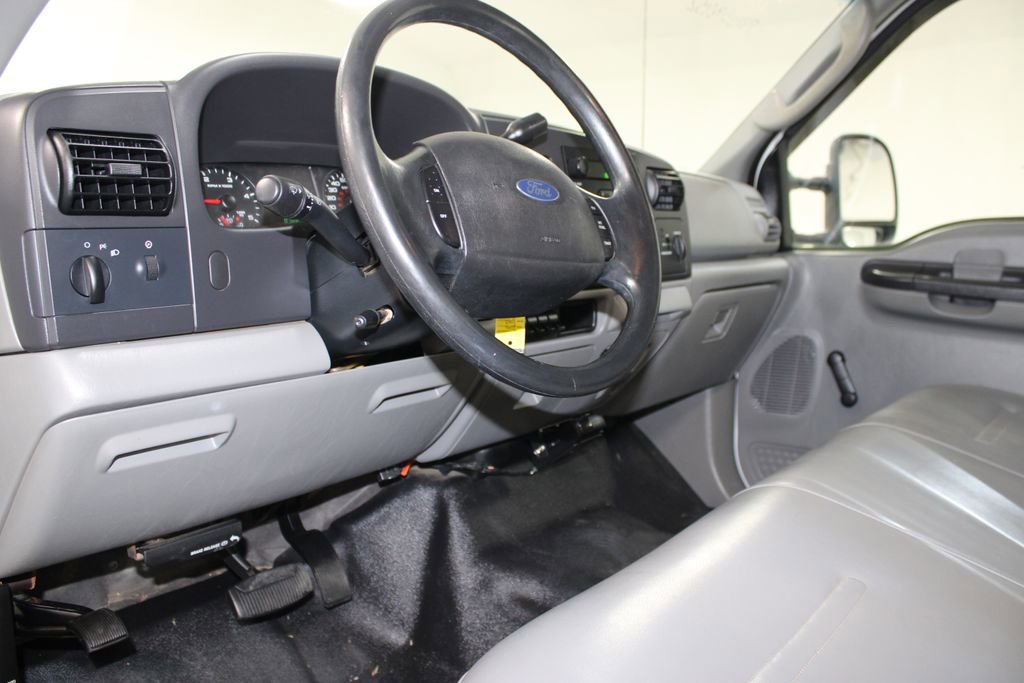 Used 2006 Ford F350 2WD Regular Cab DRW Super Duty image 16