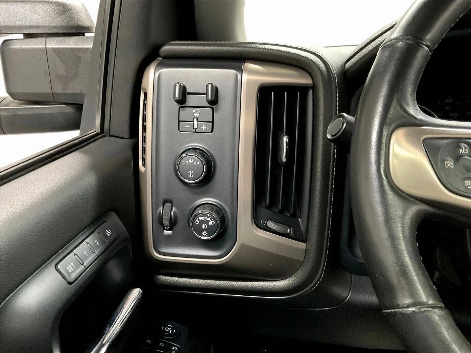 Used 2018 GMC Sierra 2500 Denali w/ Duramax Plus Package AWD/4WD image 24