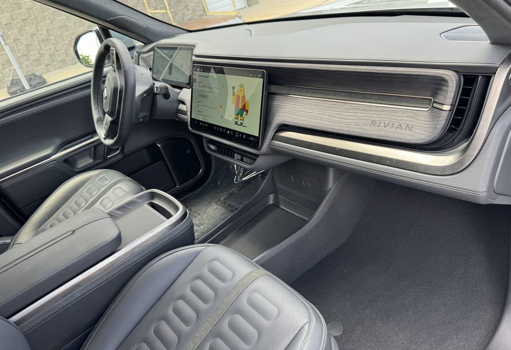 Used 2024 Rivian R1S Adventure AWD/4WD image 32
