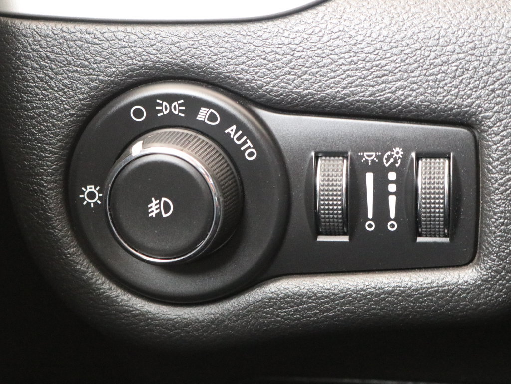 Used 2018 Jeep Cherokee Trailhawk AWD/4WD image 22