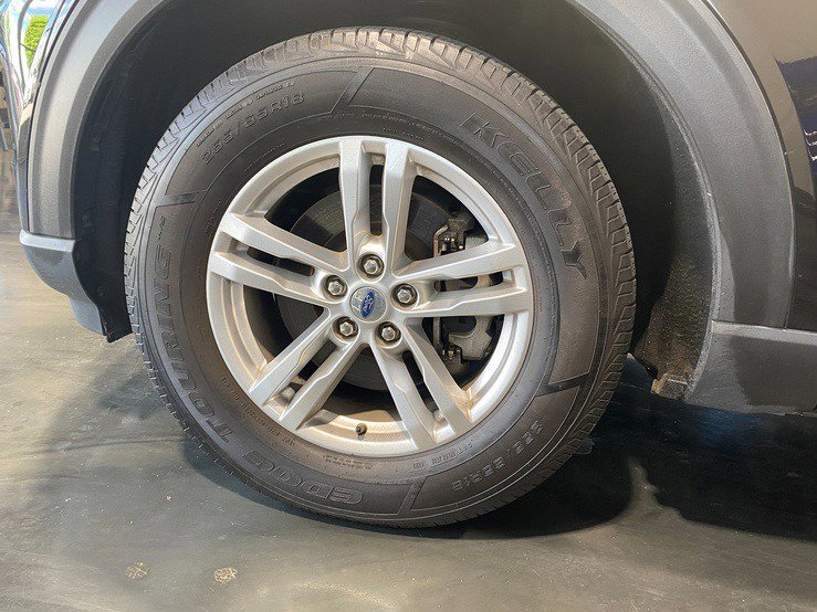 Used 2020 Ford Explorer XLT w/ Equipment Group 202A AWD/4WD image 13
