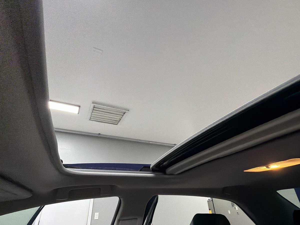 Used 2018 Toyota Corolla SE w/ SE Premium Package image 25