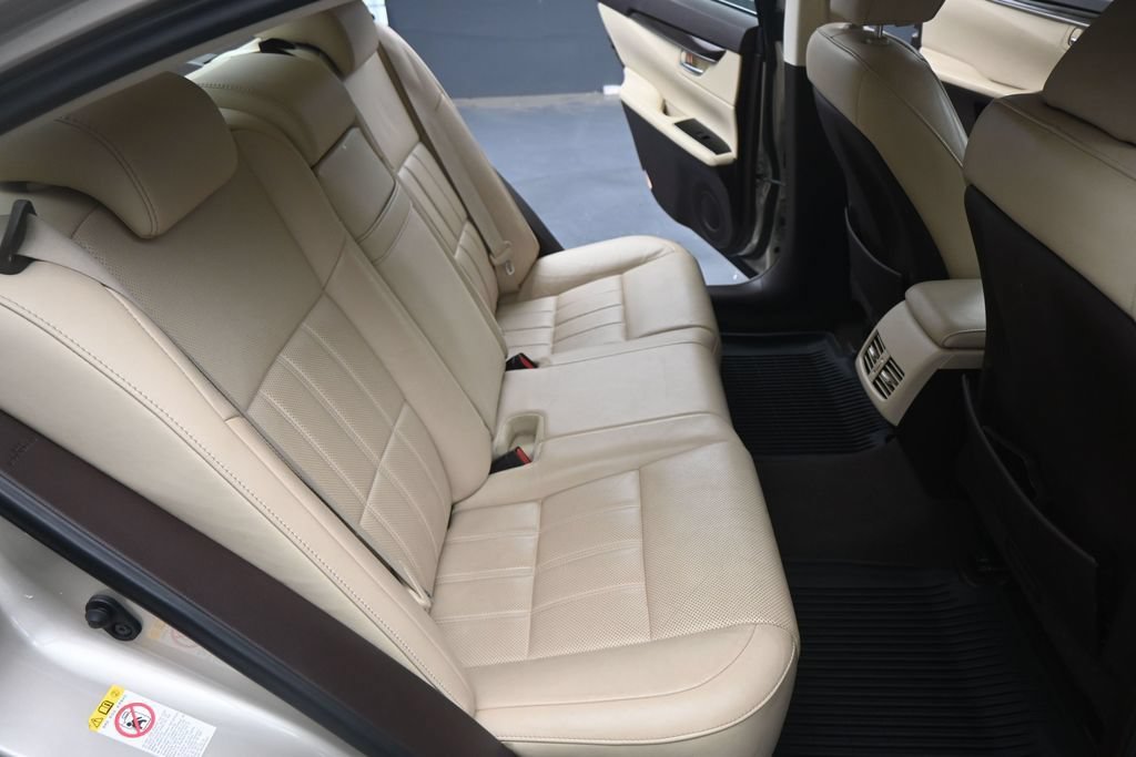 Used 2018 Lexus ES 350 w/ Luxury Package w/Wood Trim FWD image 20