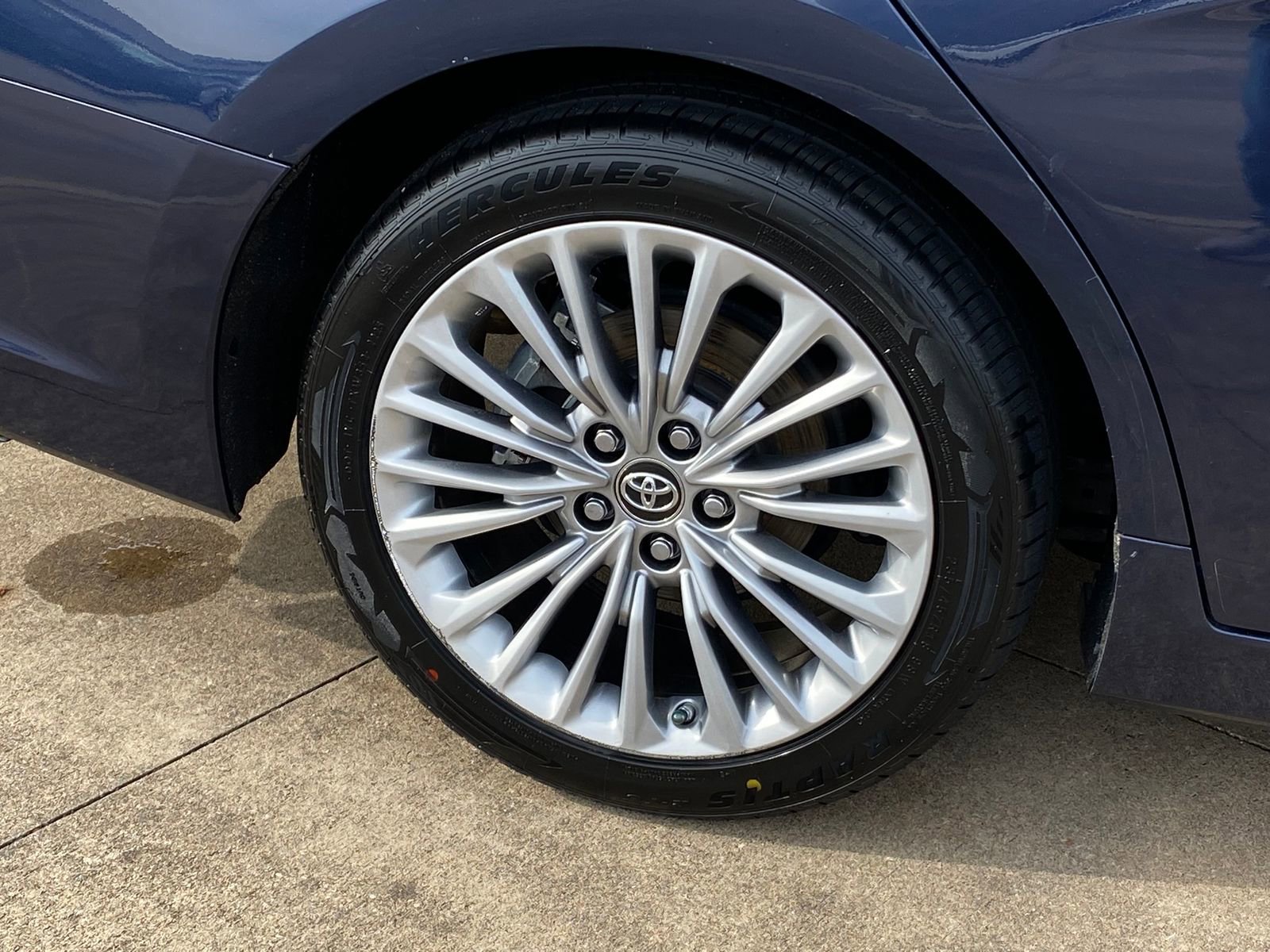 Used 2019 Toyota Avalon Limited image 8