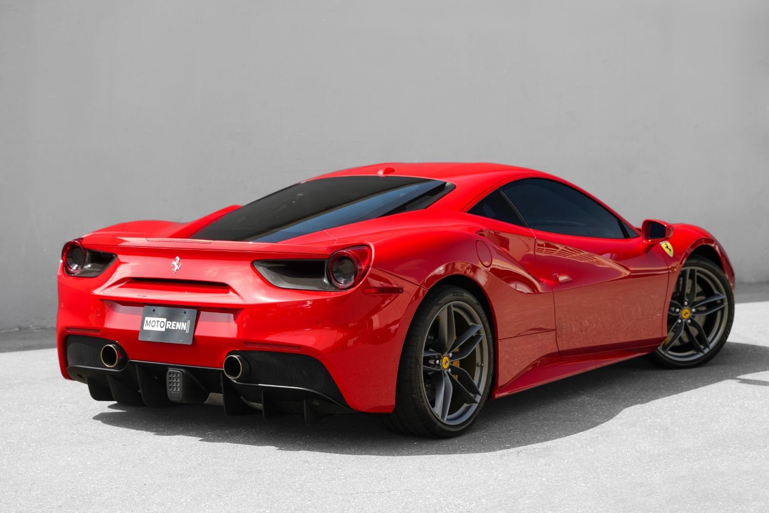 Used 2017 Ferrari 488 GTB RWD image 3
