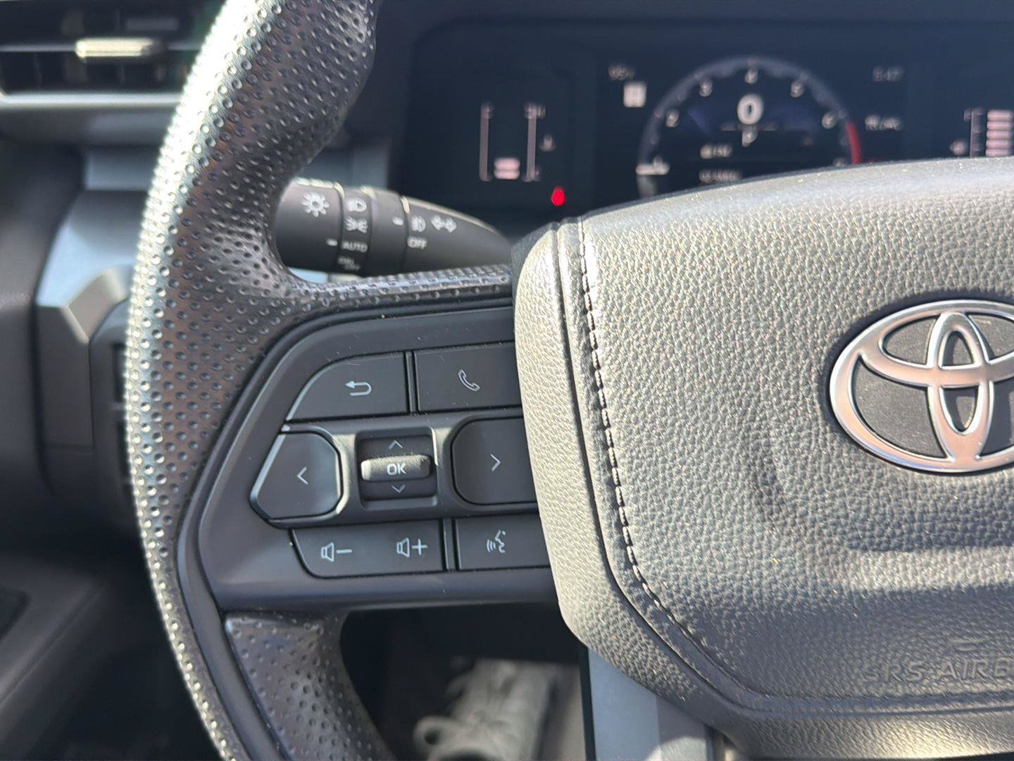 Used 2024 Toyota Tacoma SR5 AWD/4WD image 25