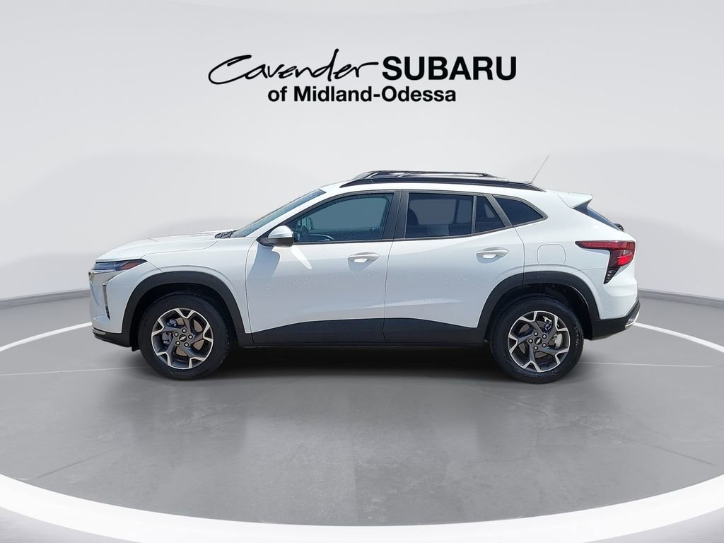 Used 2025 Chevrolet Trax LT FWD image 5