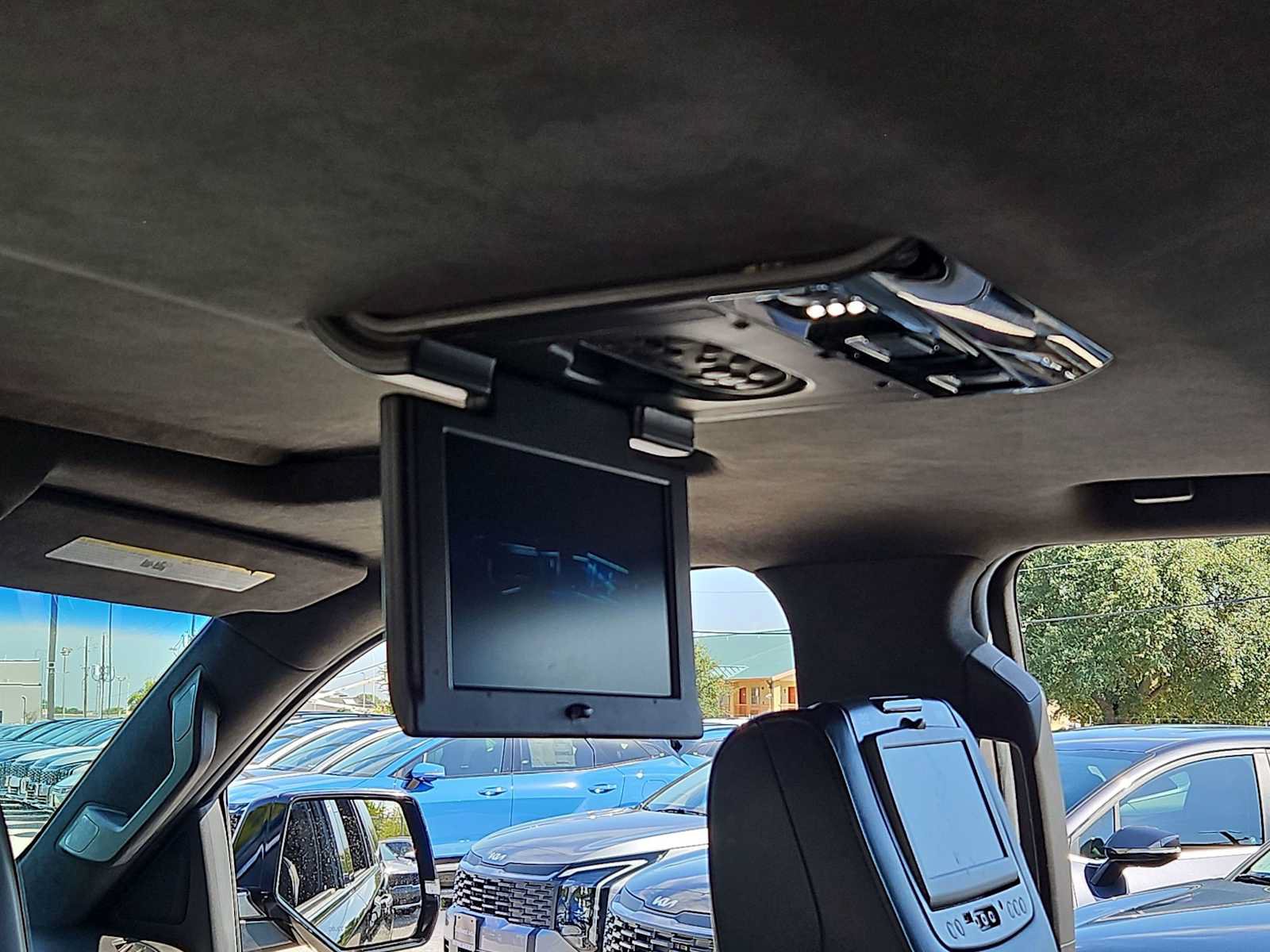 Used 2017 Cadillac Escalade Platinum AWD/4WD image 17