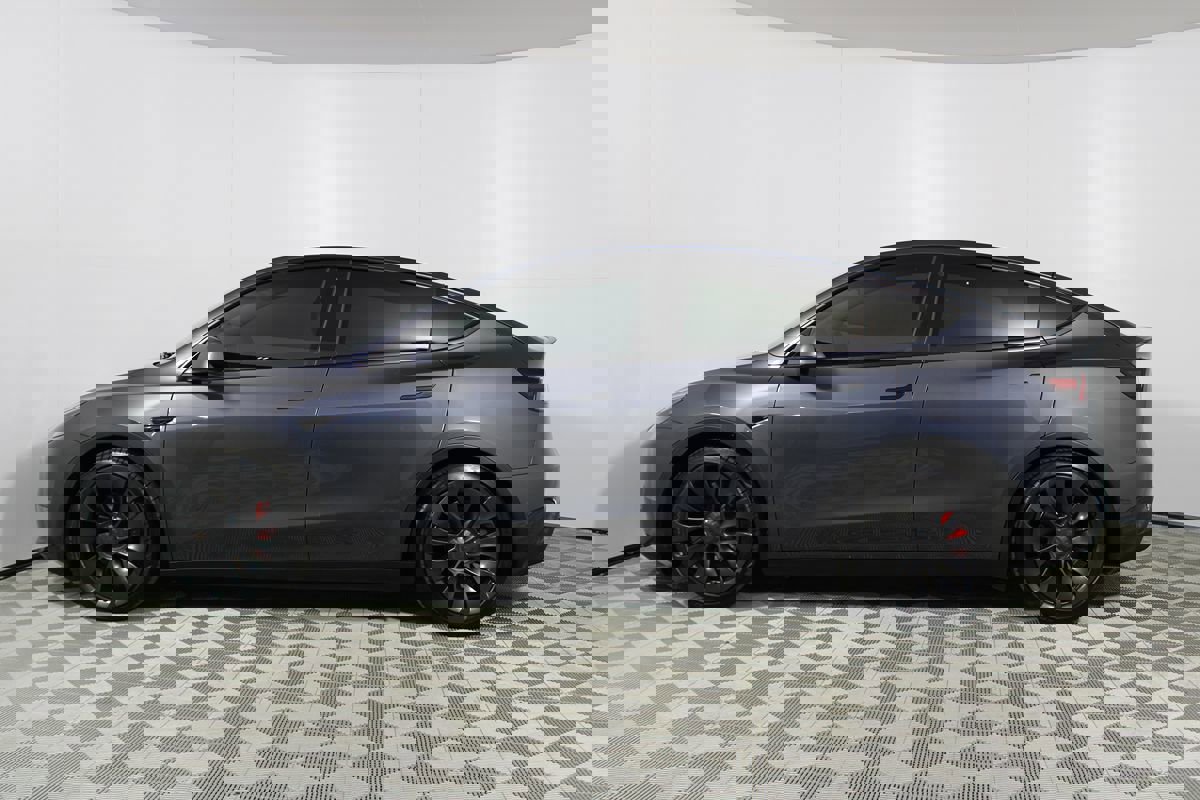 Used 2022 Tesla Model Y Performance image 31
