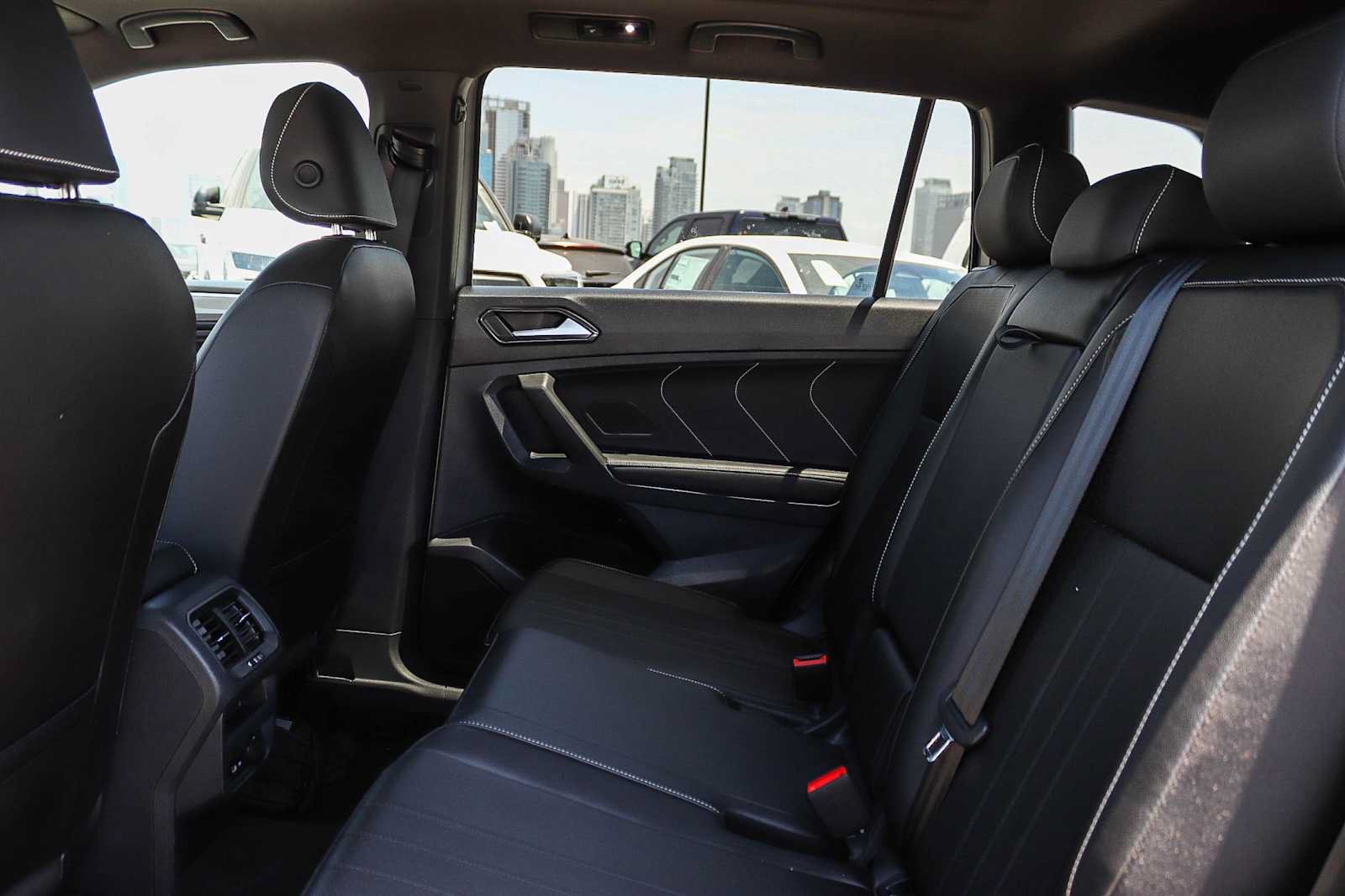 Certified 2023 Volkswagen Tiguan SE R-Line FWD image 18