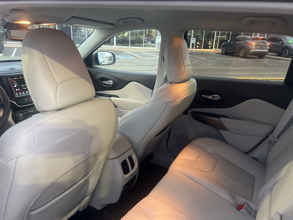 Used 2021 Jeep Cherokee Latitude Lux w/ Comfort/Convenience Group image 18