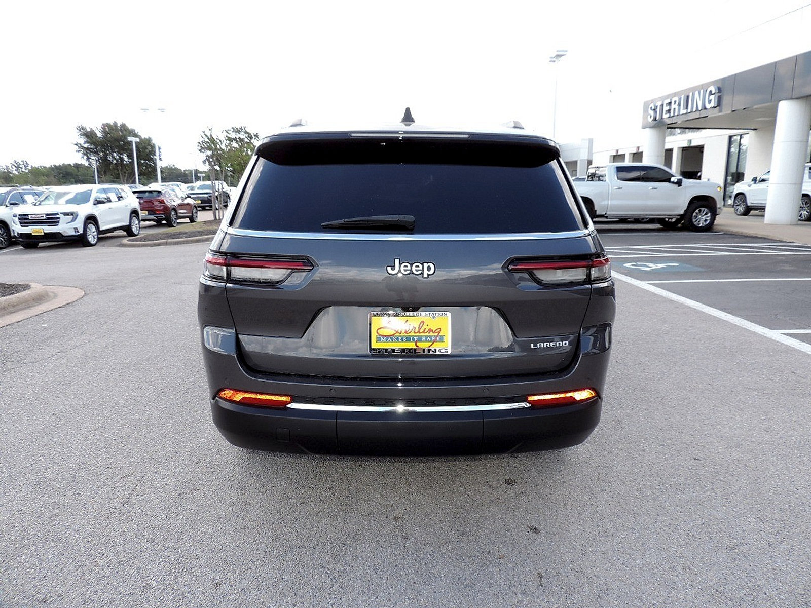 Used 2025 Jeep Grand Cherokee L Laredo RWD image 6