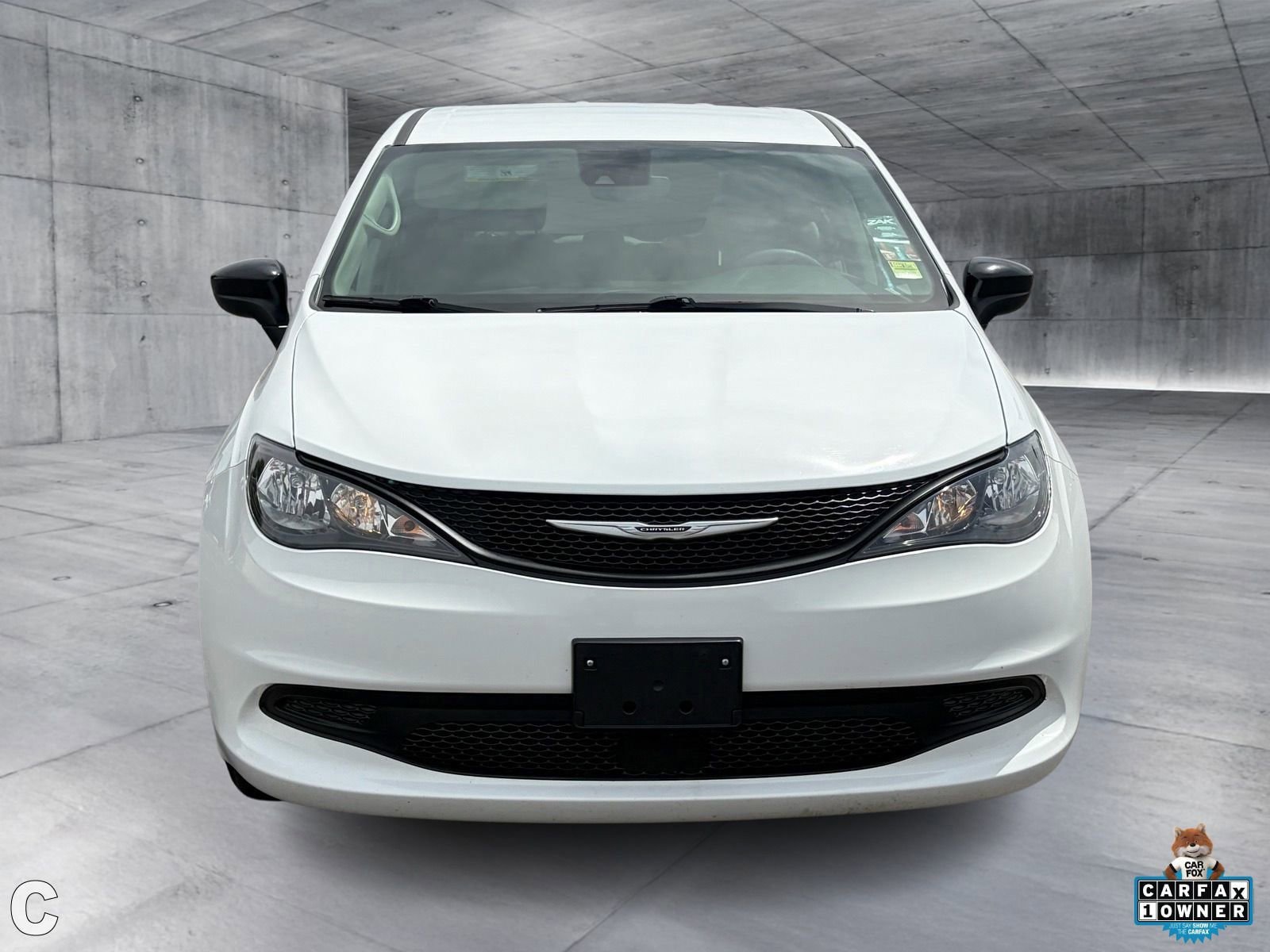 Used 2024 Chrysler Voyager LX image 9