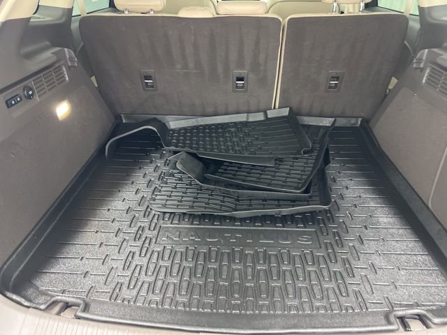 Certified 2023 Lincoln Nautilus Reserve w/ Equipment Group 201A image 9