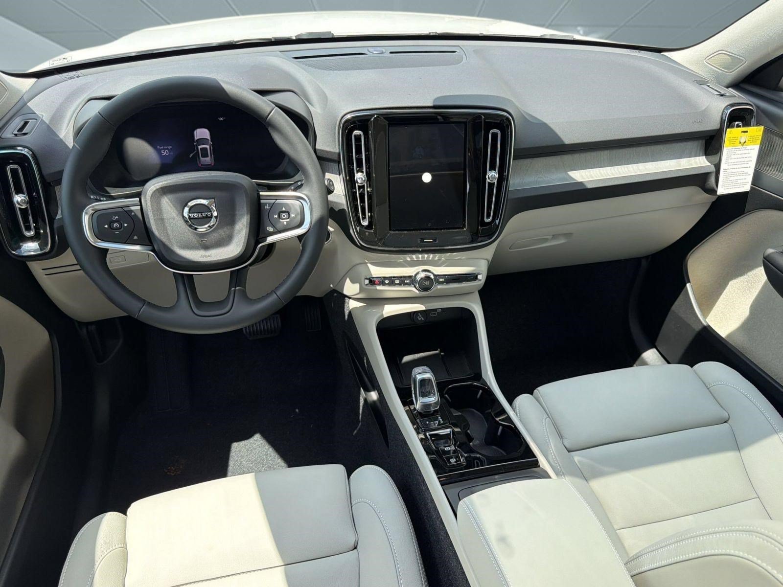 New 2026 Volvo XC40 B4 Plus w/ Climate Package FWD image 15