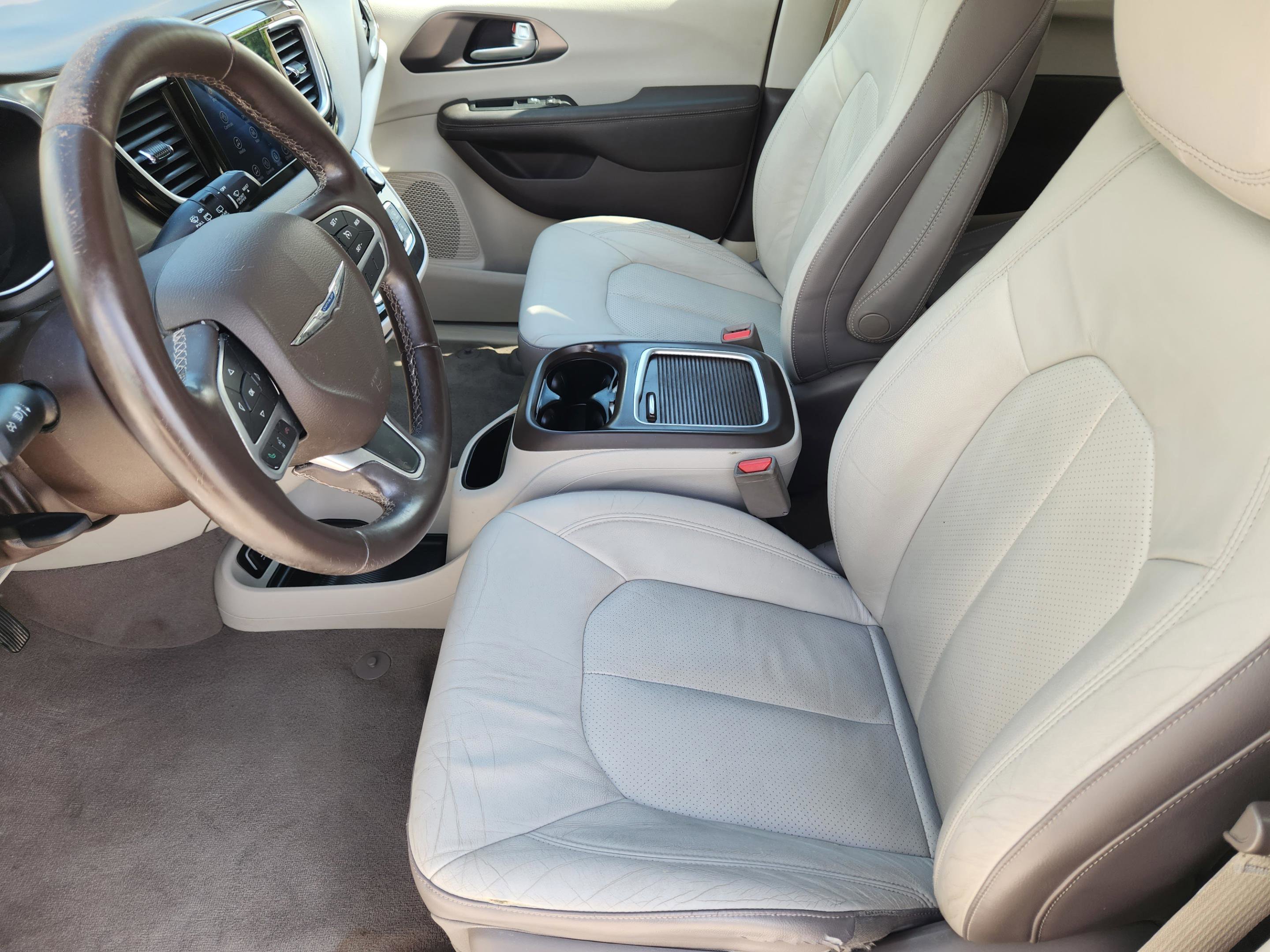 Used 2017 Chrysler Pacifica Touring-L Plus image 9