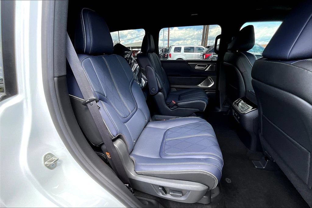 Used 2026 INFINITI QX80 4WD w/ Sport Exterior Package image 15