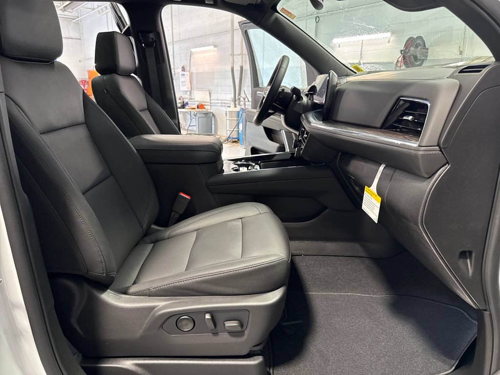 New 2026 Chevrolet Tahoe Z71 w/ Comfort Package AWD/4WD image 32