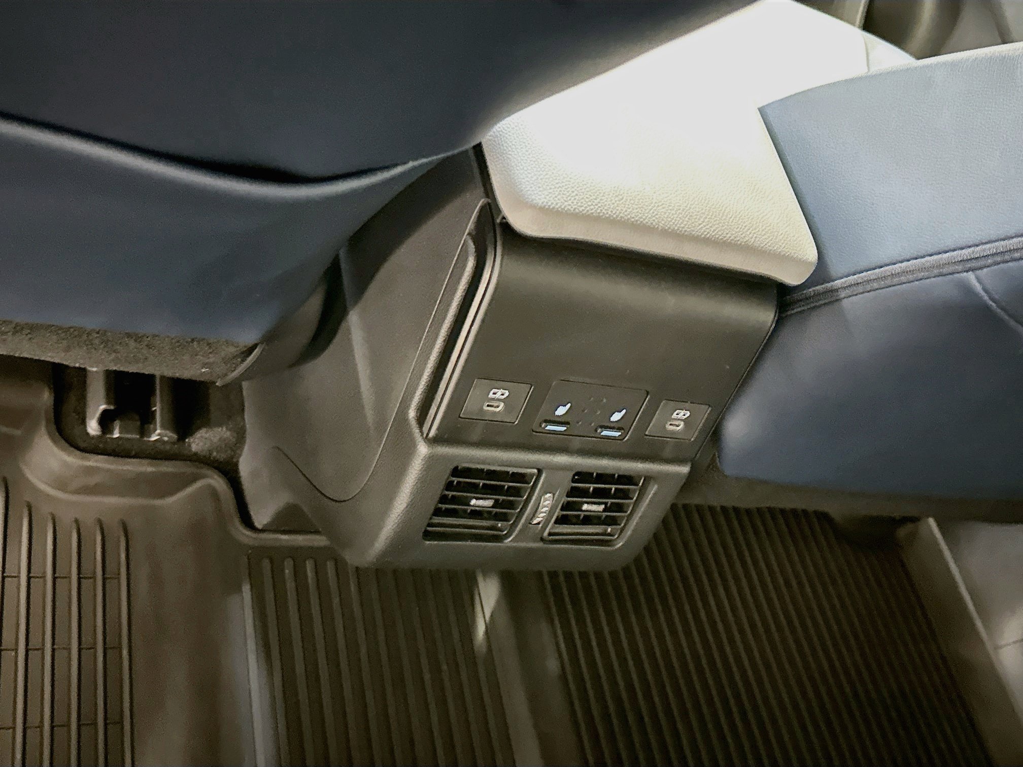 Used 2023 Subaru Solterra AWD image 28