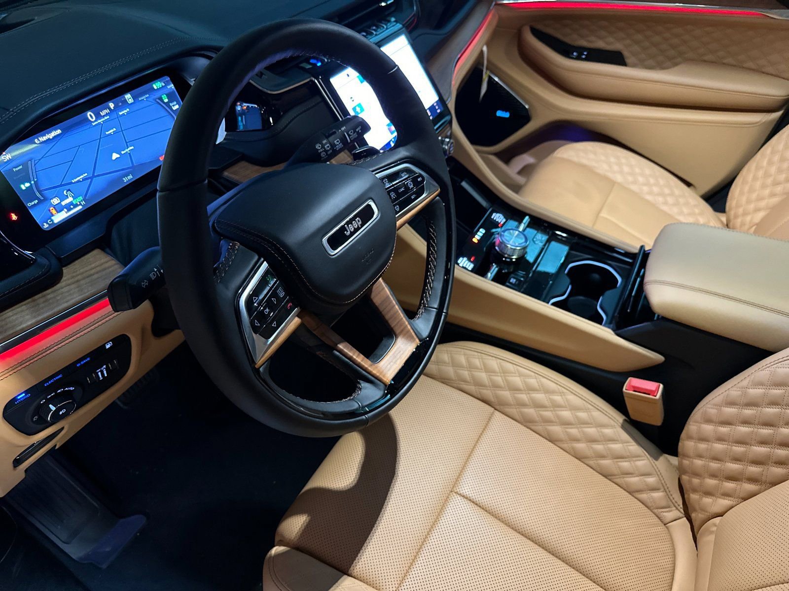 New 2025 Jeep Grand Cherokee Summit image 9