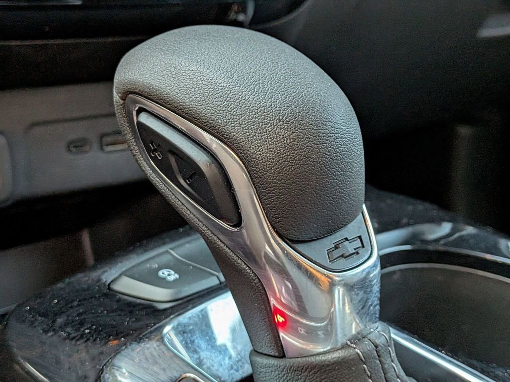 Used 2025 Chevrolet Trax LT w/ LT Convenience Package image 18