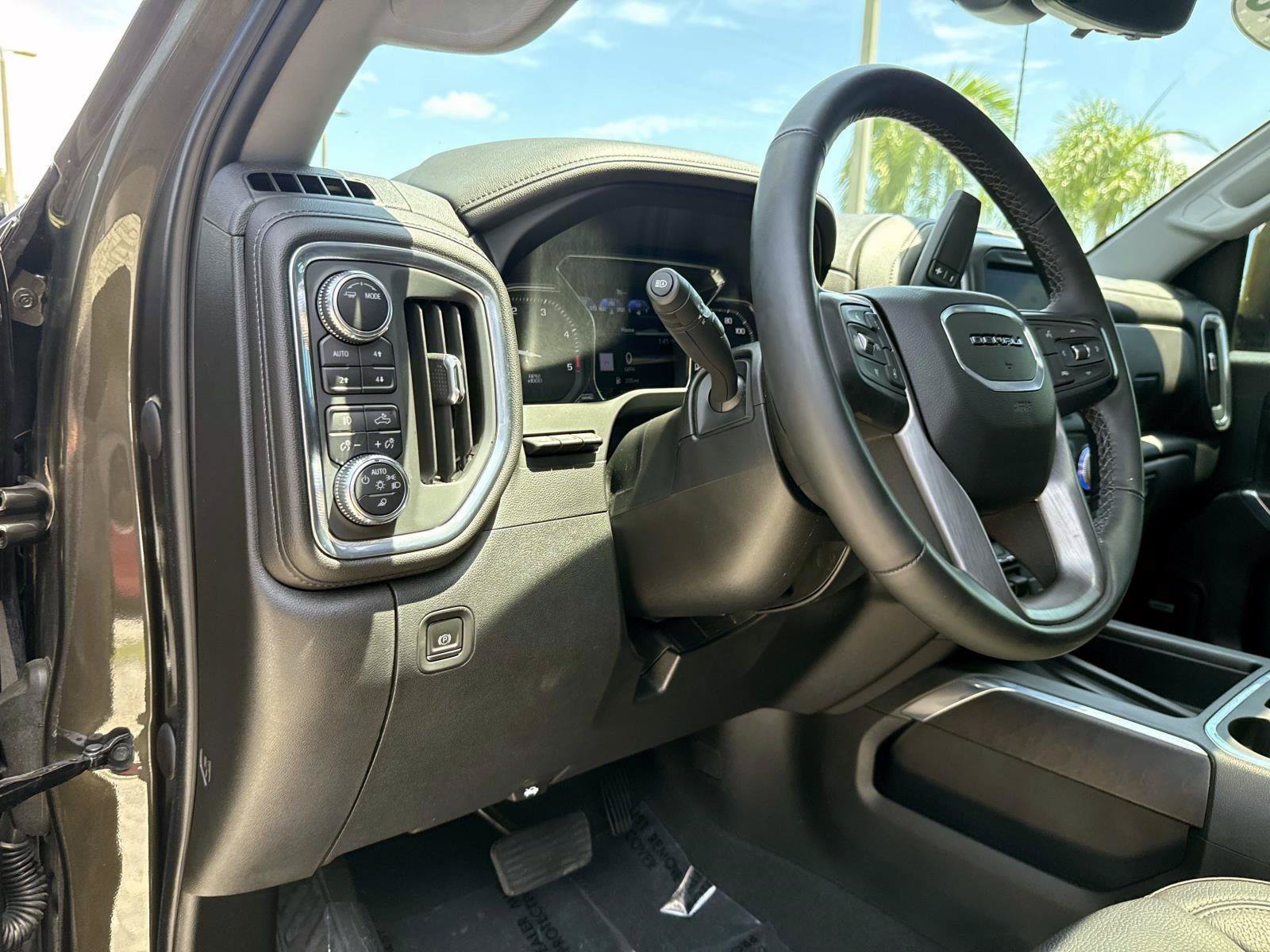 Used 2023 GMC Sierra 2500 Denali w/ Denali Ultimate Package AWD/4WD image 23