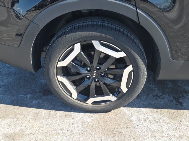 Used 2023 Kia Telluride EX w/ EX Captain's Chair Package image 5