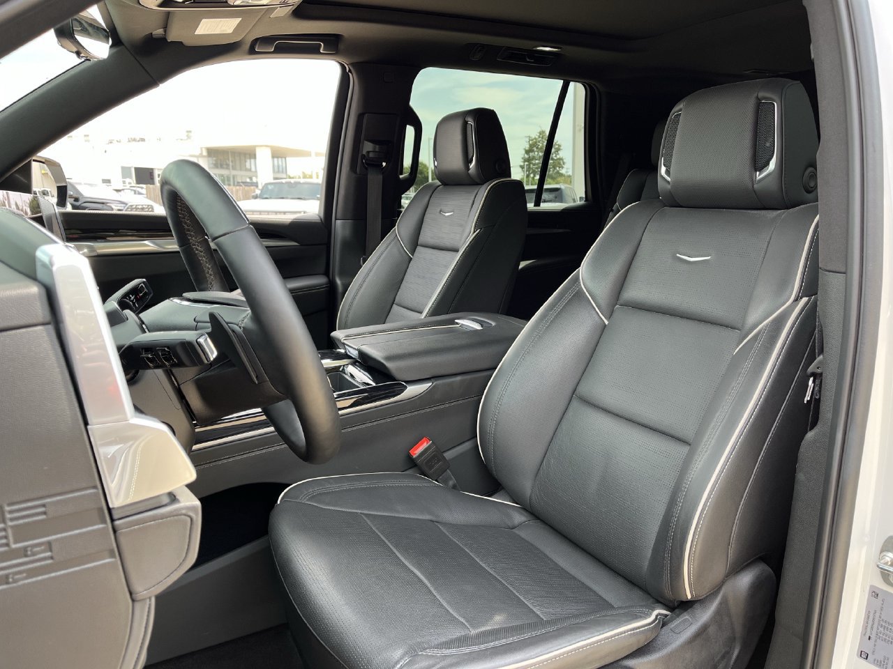 Used 2025 Cadillac Escalade Sport w/ LPO, Floor Liner Package AWD/4WD image 23