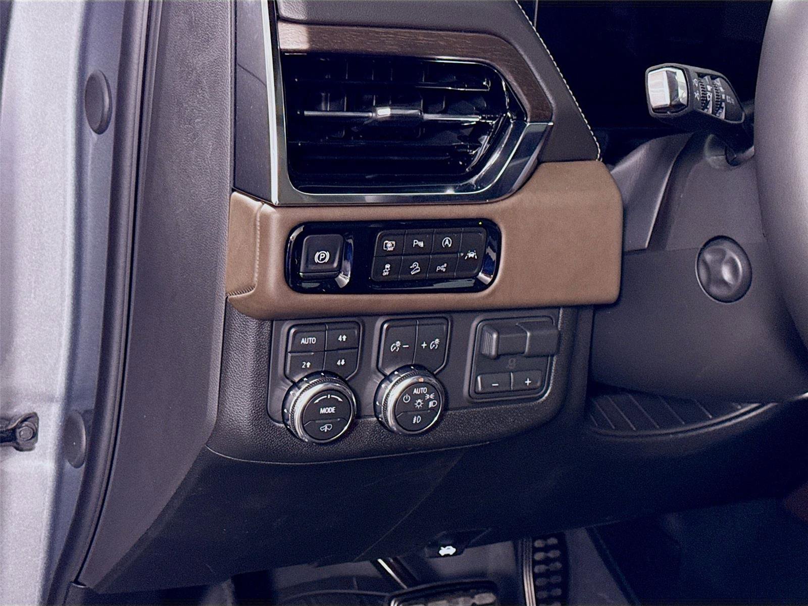 New 2026 GMC Yukon XL Denali Ultimate w/ LPO, Floor Liner Package AWD/4WD image 4