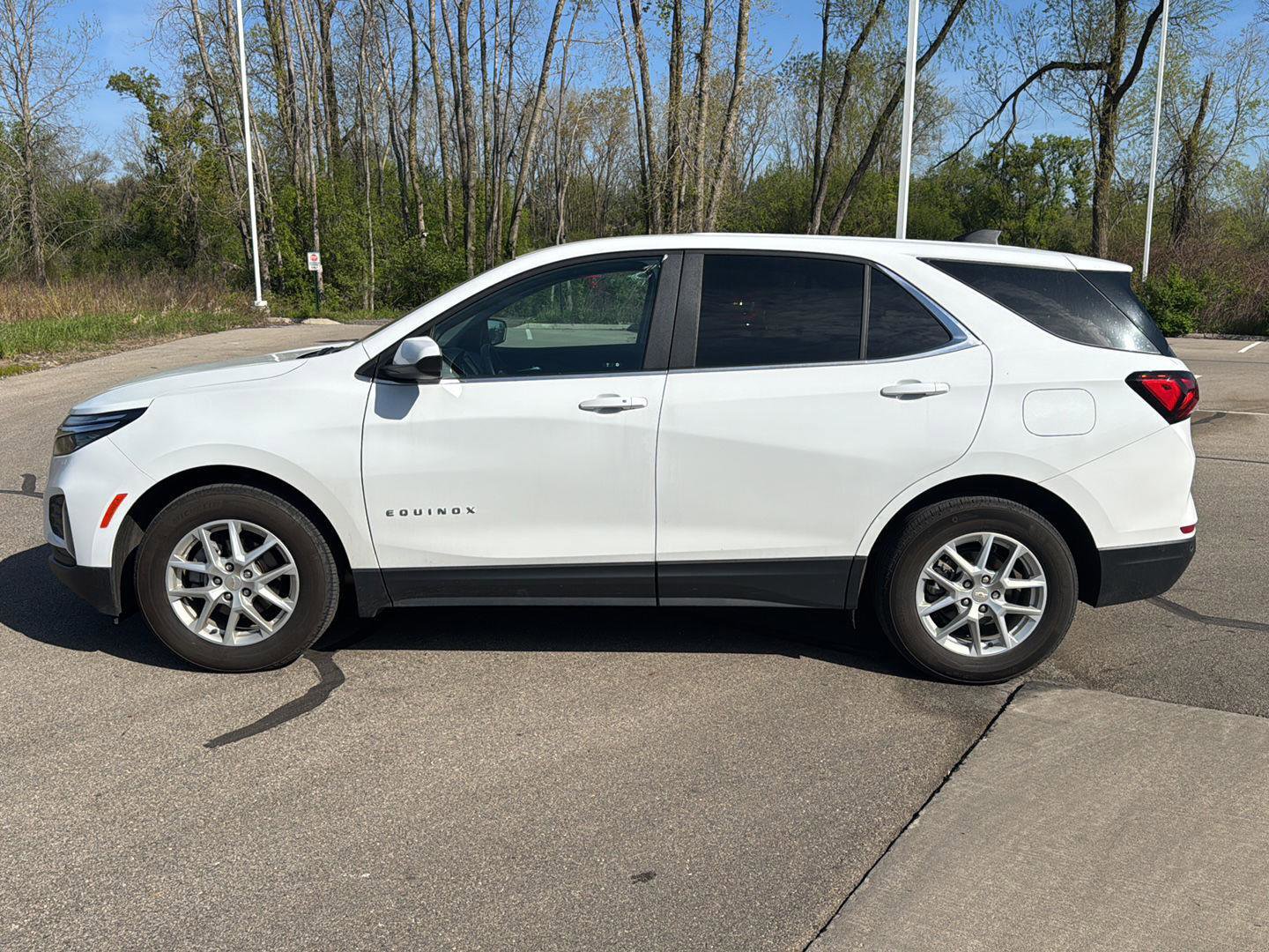 Used 2023 Chevrolet Equinox LT FWD image 2