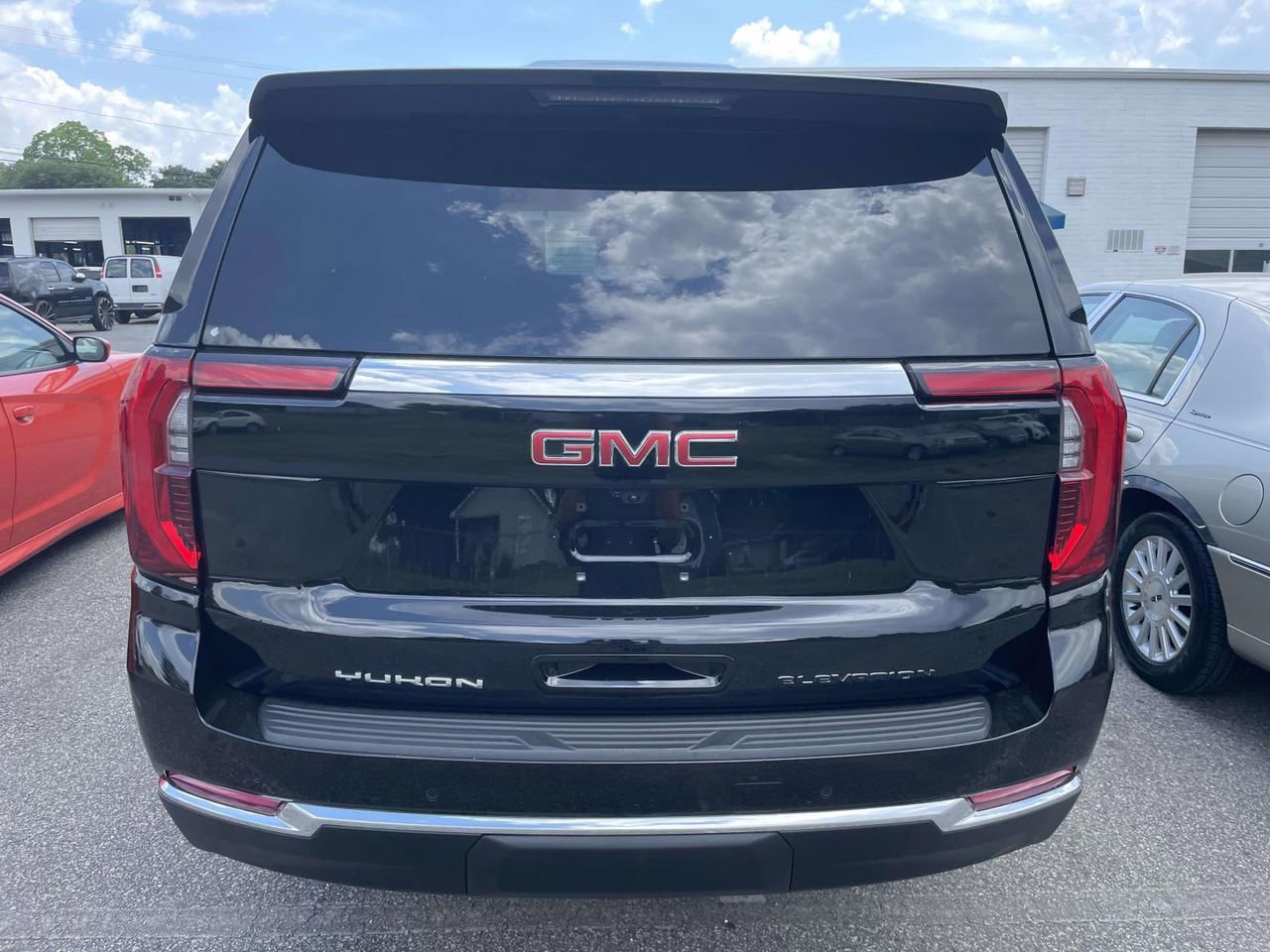 Used 2025 GMC Yukon XL Elevation AWD/4WD image 5
