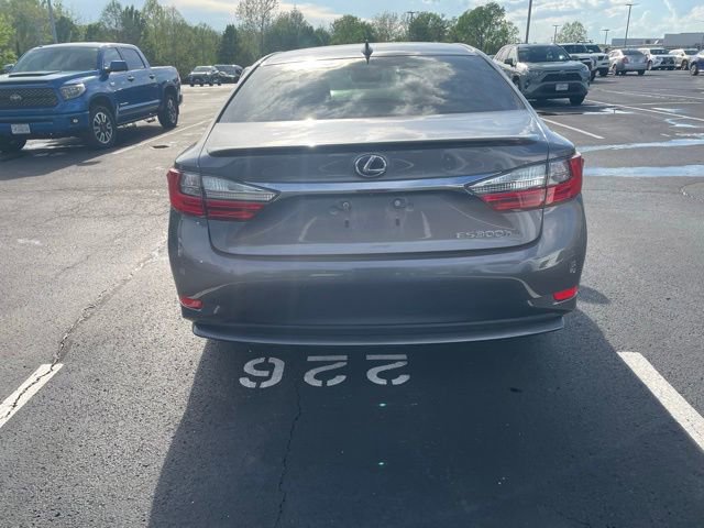 Used 2017 Lexus ES 300h w/ Luxury Package image 4