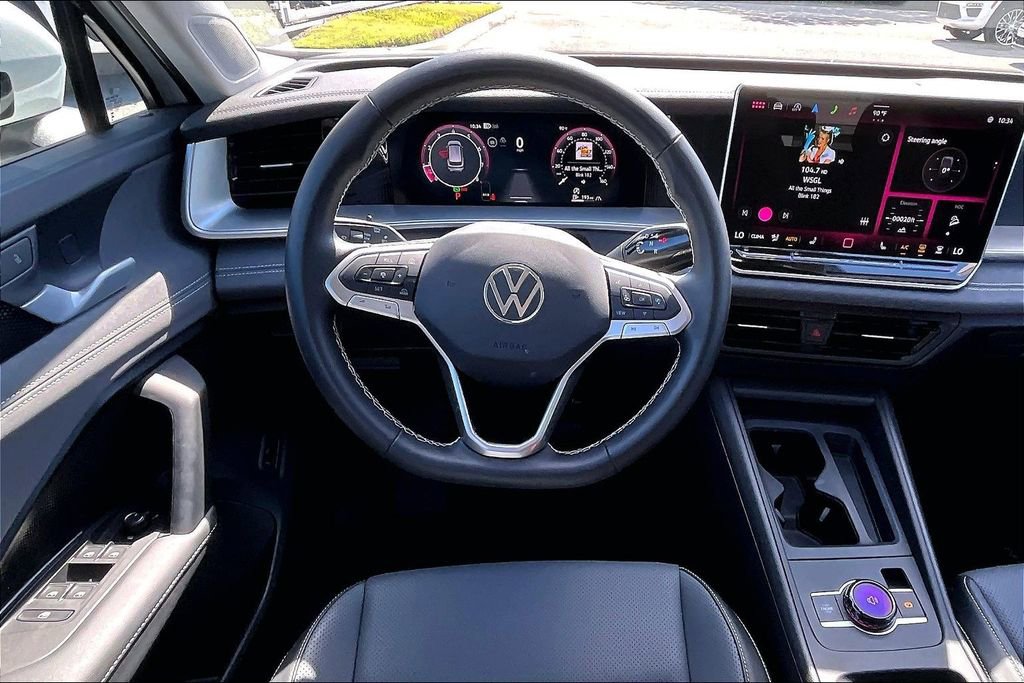 Certified 2025 Volkswagen Tiguan SE image 19