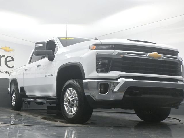 Used 2025 Chevrolet Silverado 2500 LT w/ Convenience Package image 3