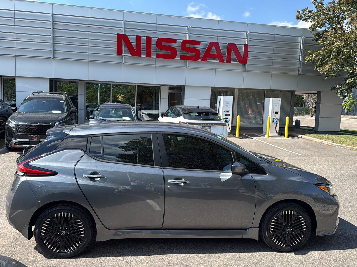 Certified 2025 Nissan Leaf SV Plus FWD image 9