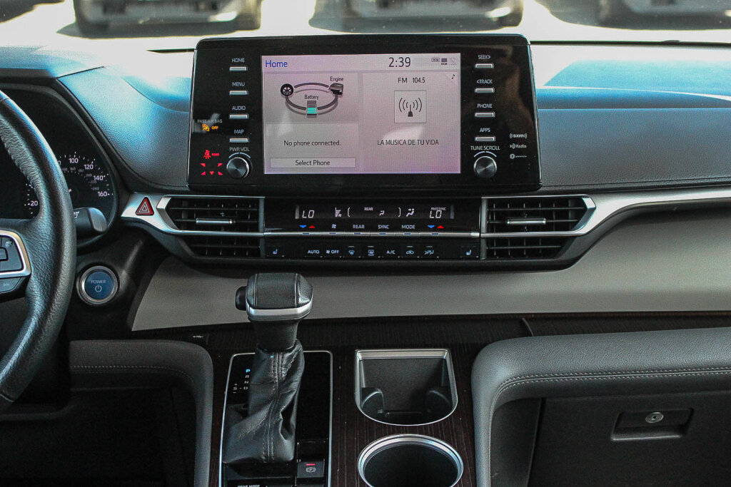 Certified 2023 Toyota Sienna XLE FWD image 3