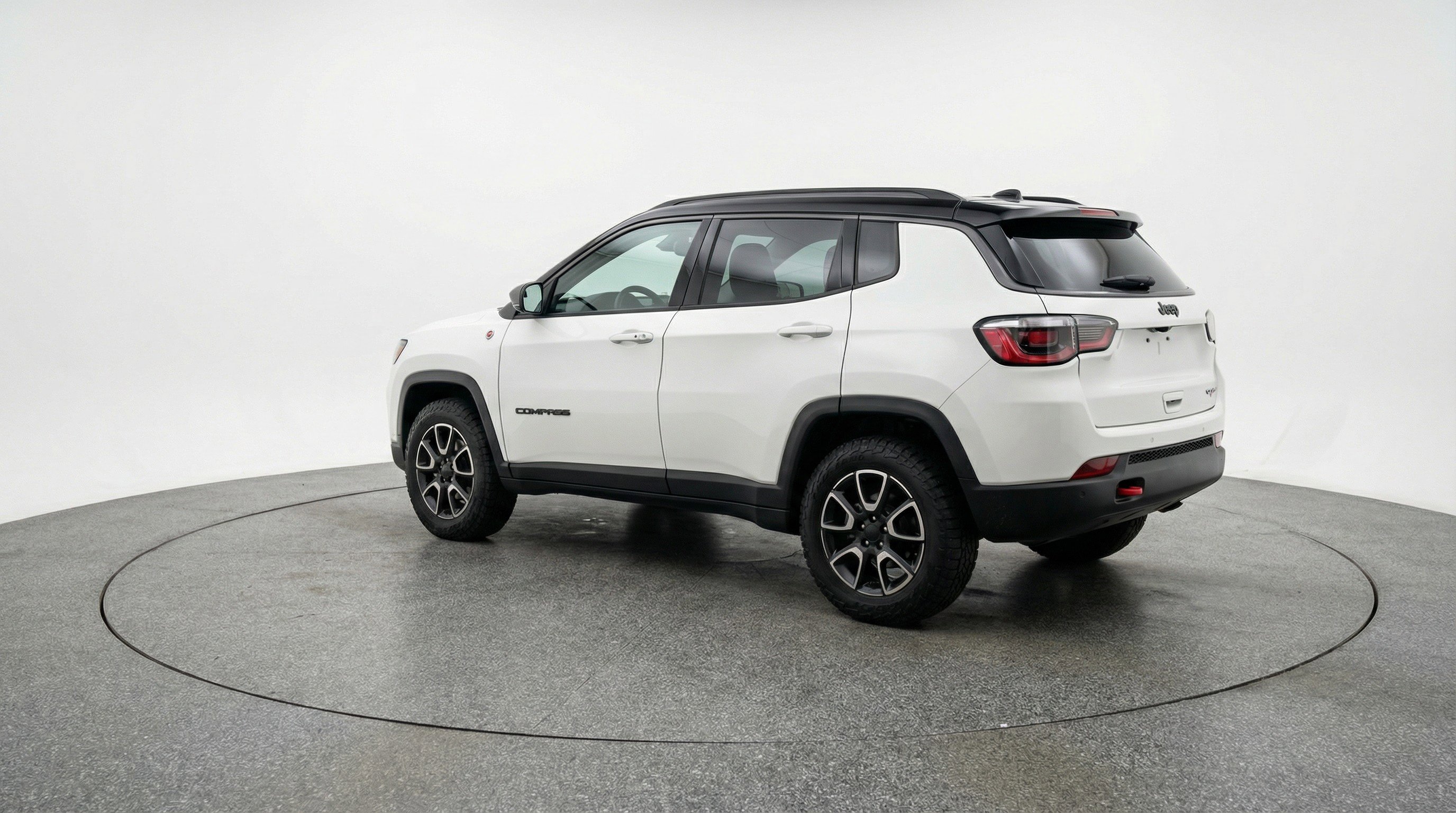 Used 2025 Jeep Compass Trailhawk AWD/4WD image 6