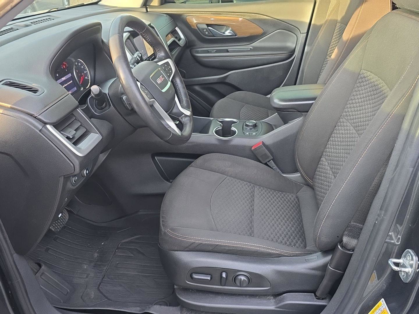 Used 2020 GMC Terrain SLE w/ Driver Convenience Package image 16