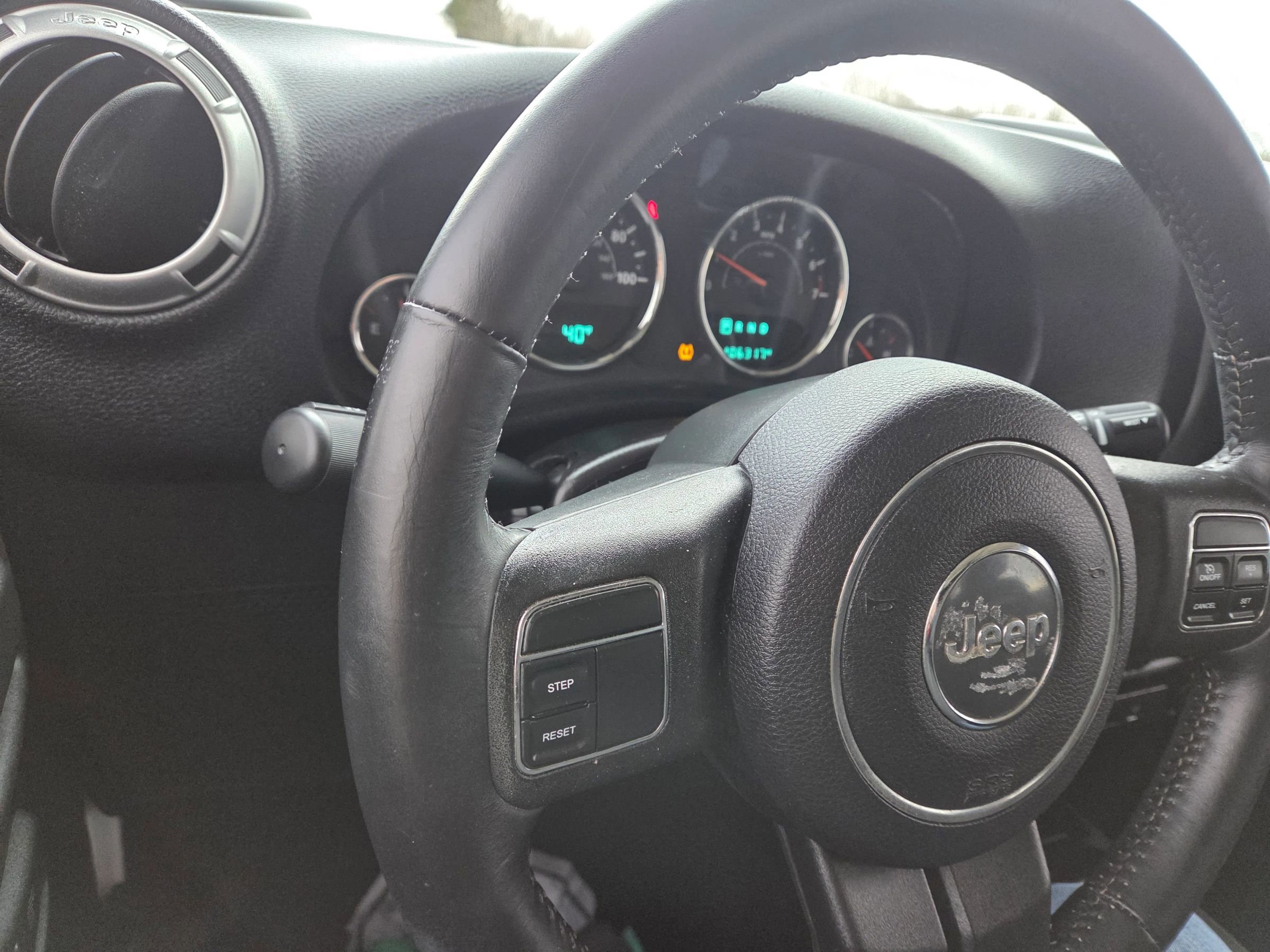 Used 2016 Jeep Wrangler Sahara image 15