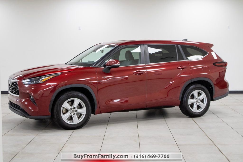 Used 2024 Toyota Highlander LE video 1